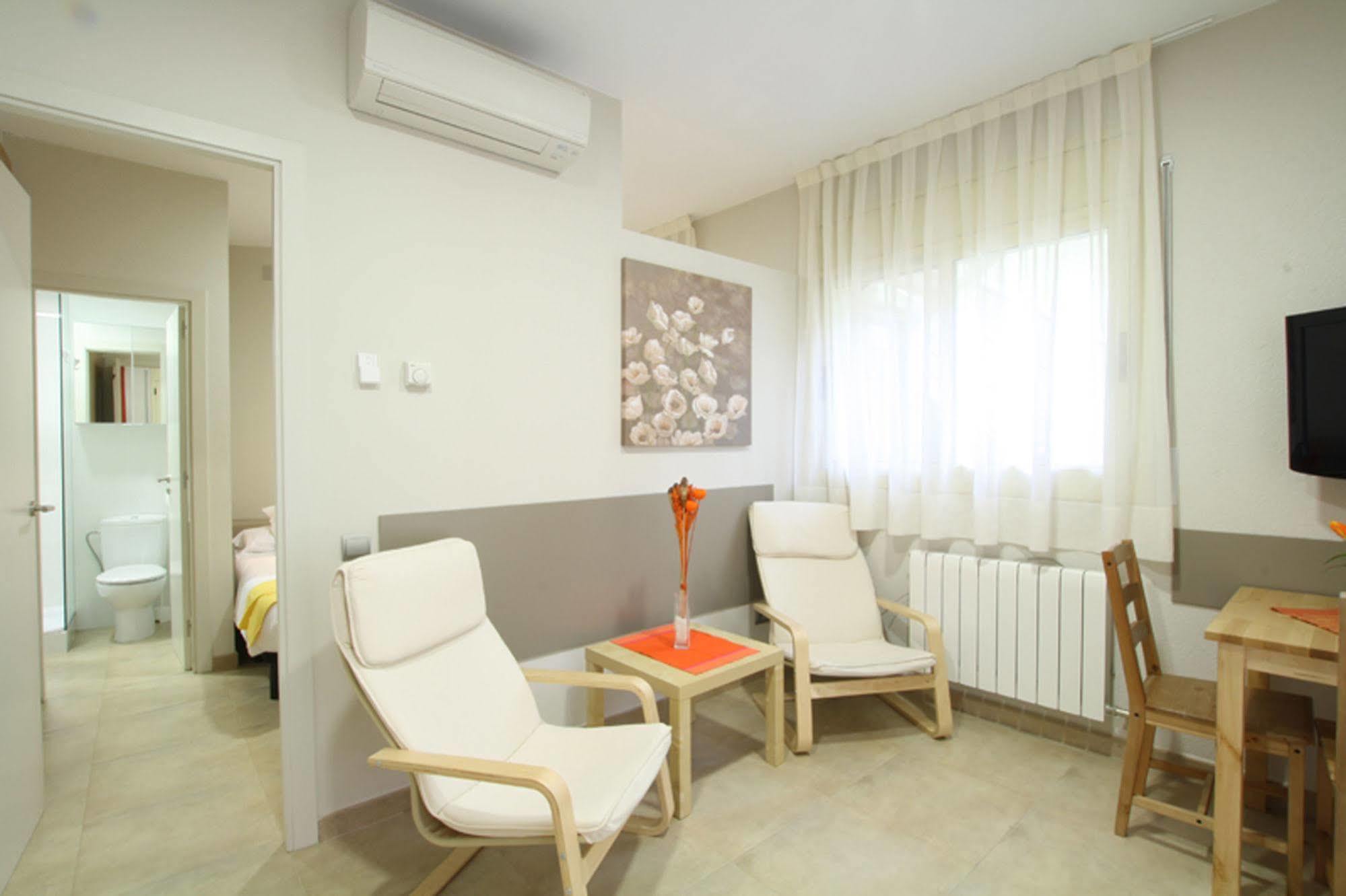 บาร์เซโลนา ซานต์ สเตชั่น อพาร์ตเมนต์ Apartment ภายนอก รูปภาพ